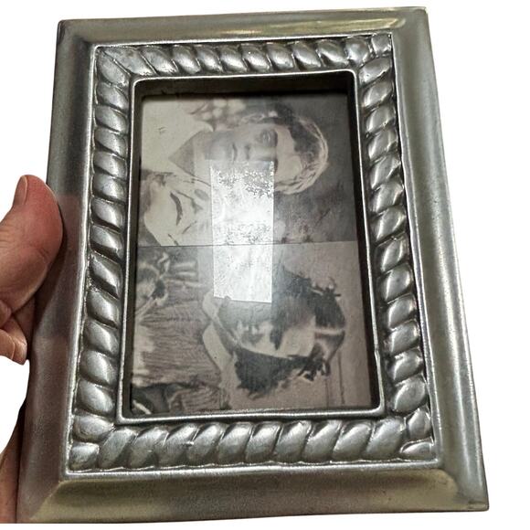 Photo Frame 5" x 4" free standing table top rope textured pewter silver metal - Picture 6 of 7